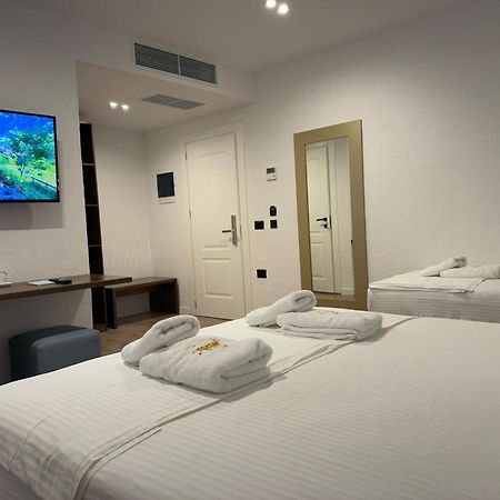 The Queen'S Lion Premium Hotel Sarandë Esterno foto