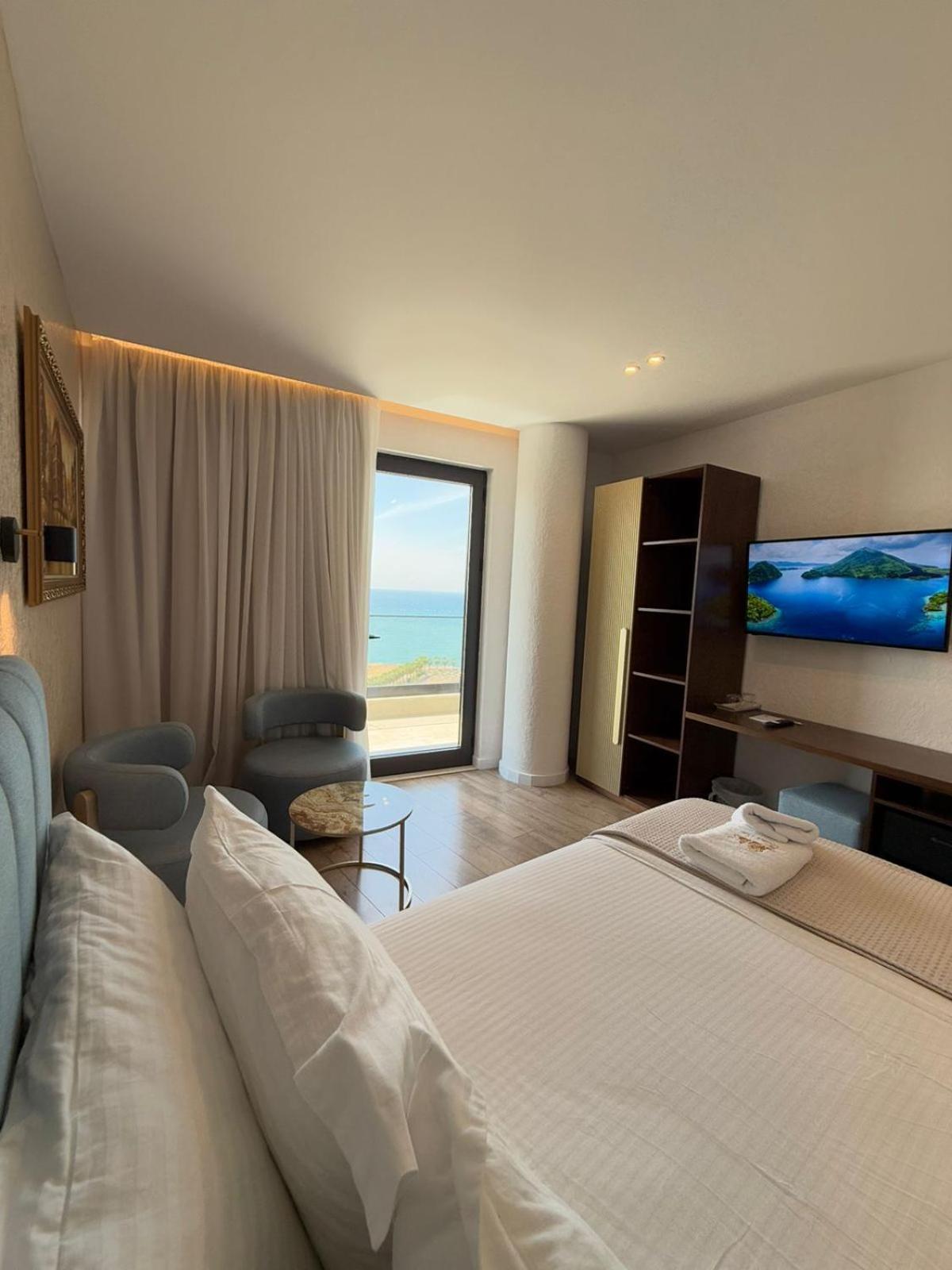 The Queen'S Lion Premium Hotel Sarandë Esterno foto