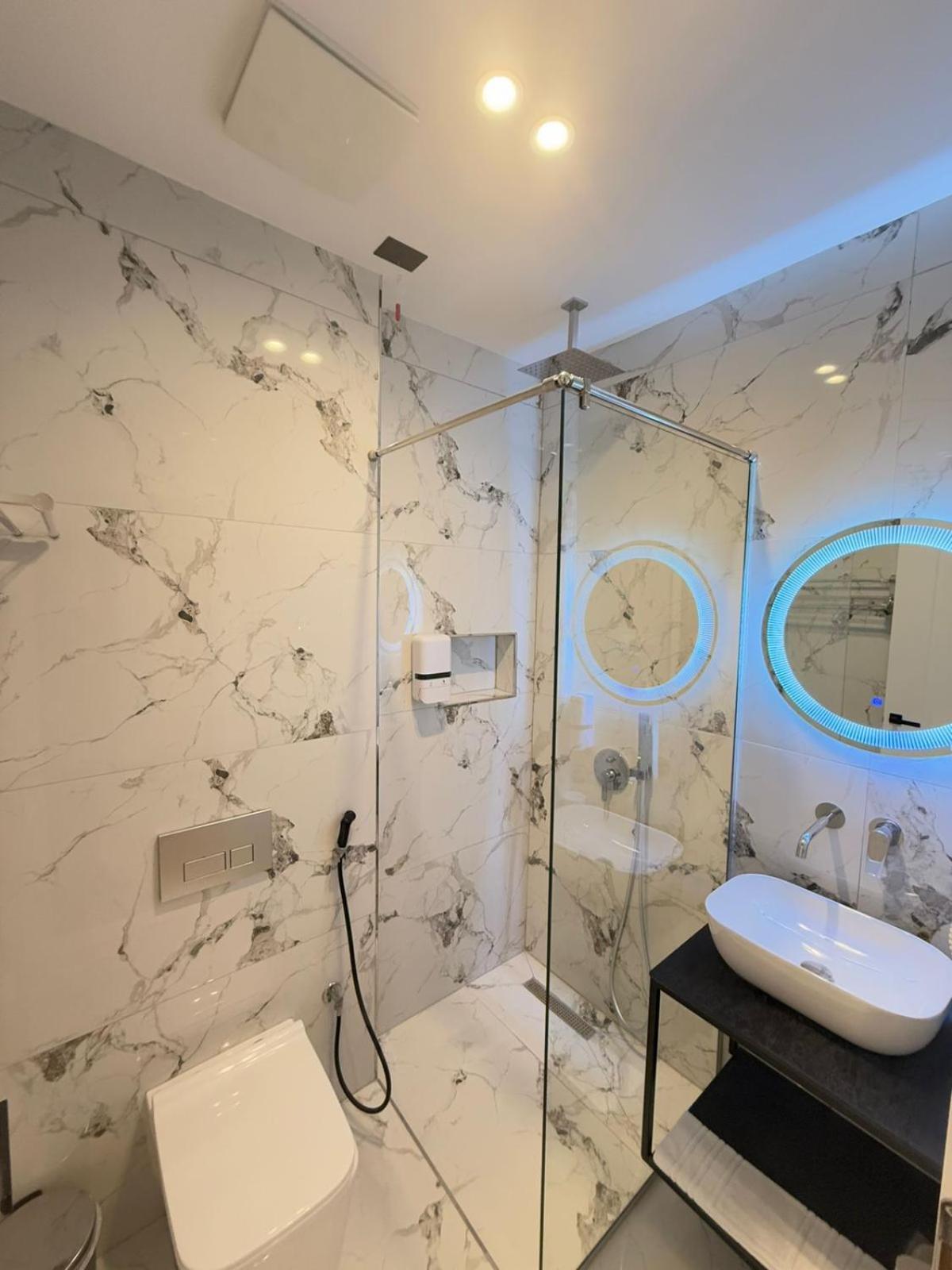 The Queen'S Lion Premium Hotel Sarandë Esterno foto
