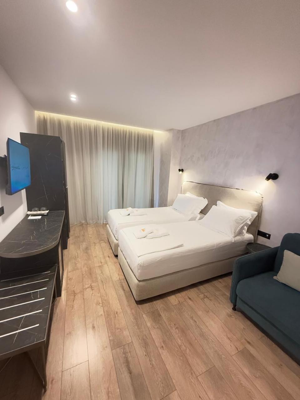 The Queen'S Lion Premium Hotel Sarandë Esterno foto