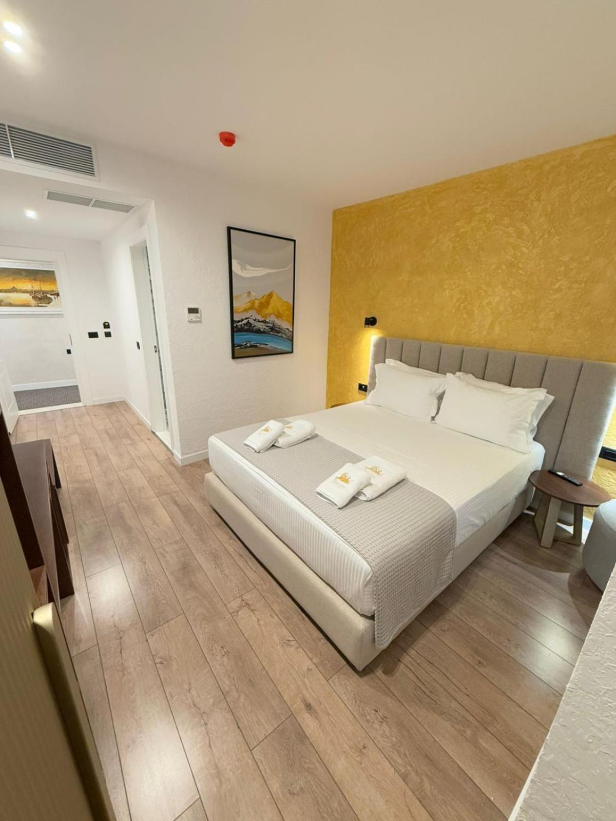 The Queen'S Lion Premium Hotel Sarandë Esterno foto