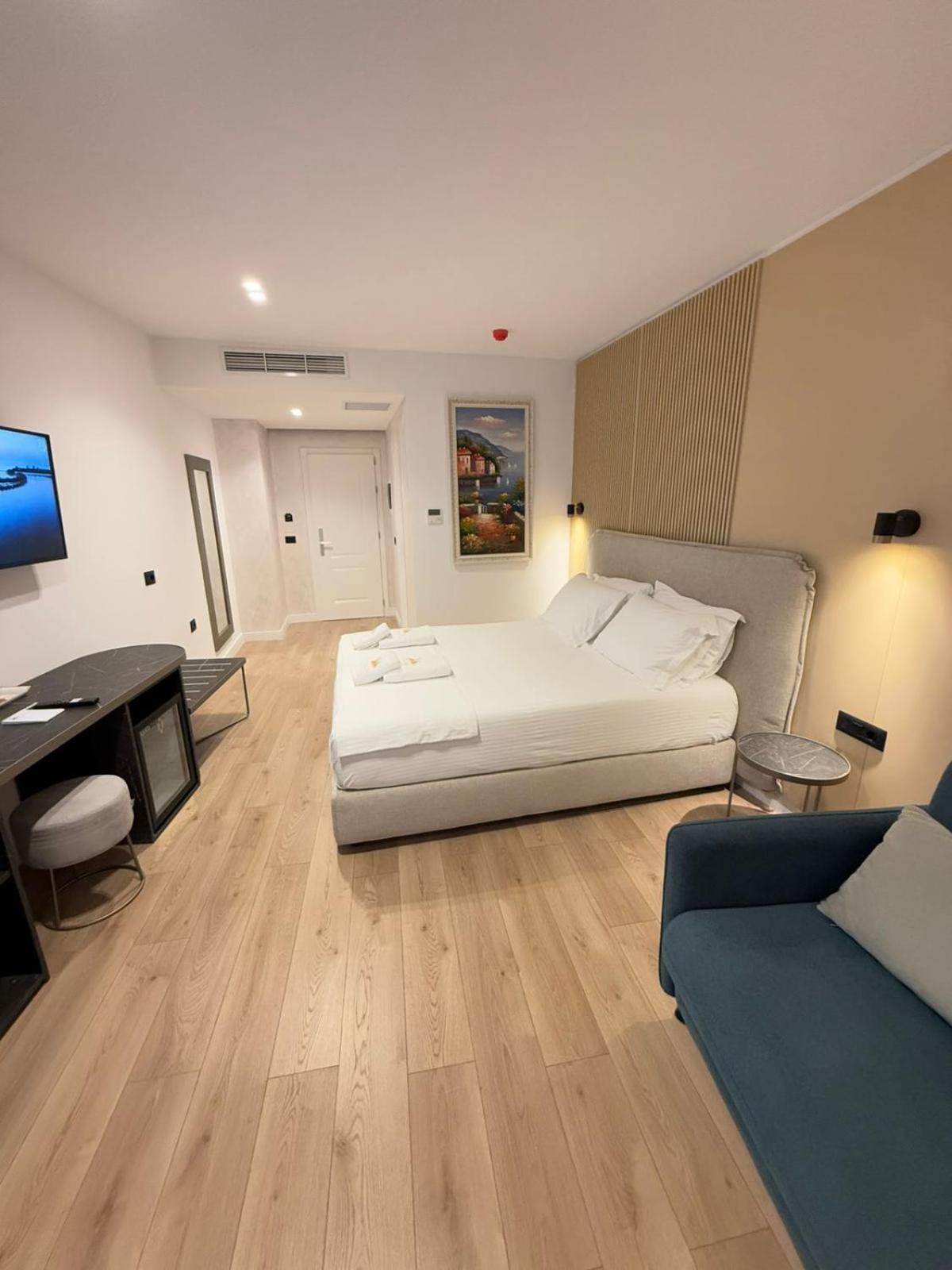 The Queen'S Lion Premium Hotel Sarandë Esterno foto