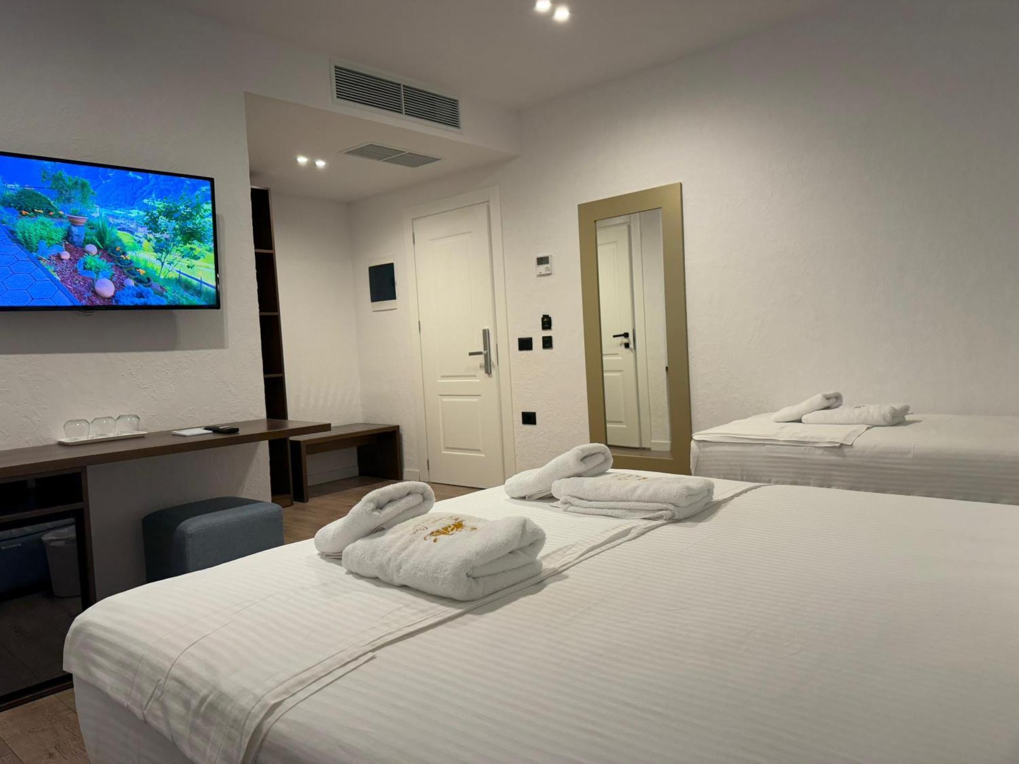 The Queen'S Lion Premium Hotel Sarandë Esterno foto