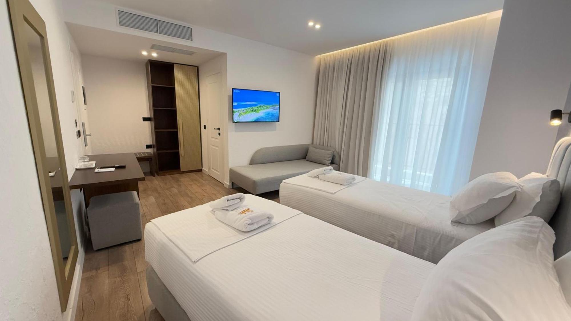 The Queen'S Lion Premium Hotel Sarandë Esterno foto
