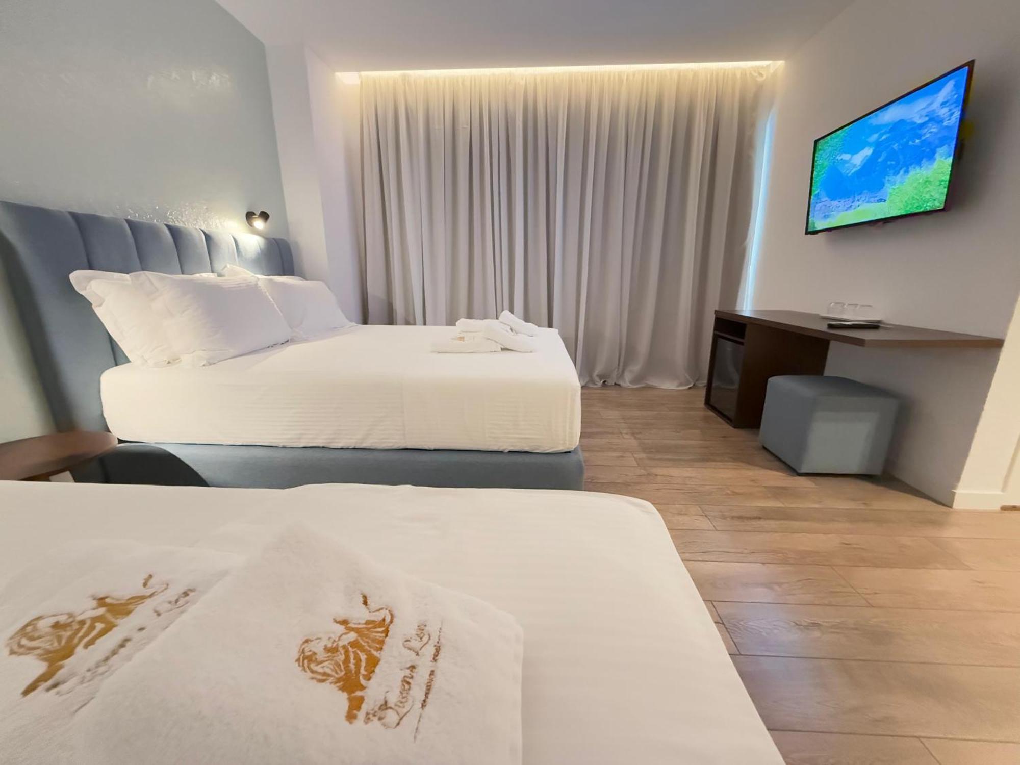 The Queen'S Lion Premium Hotel Sarandë Esterno foto