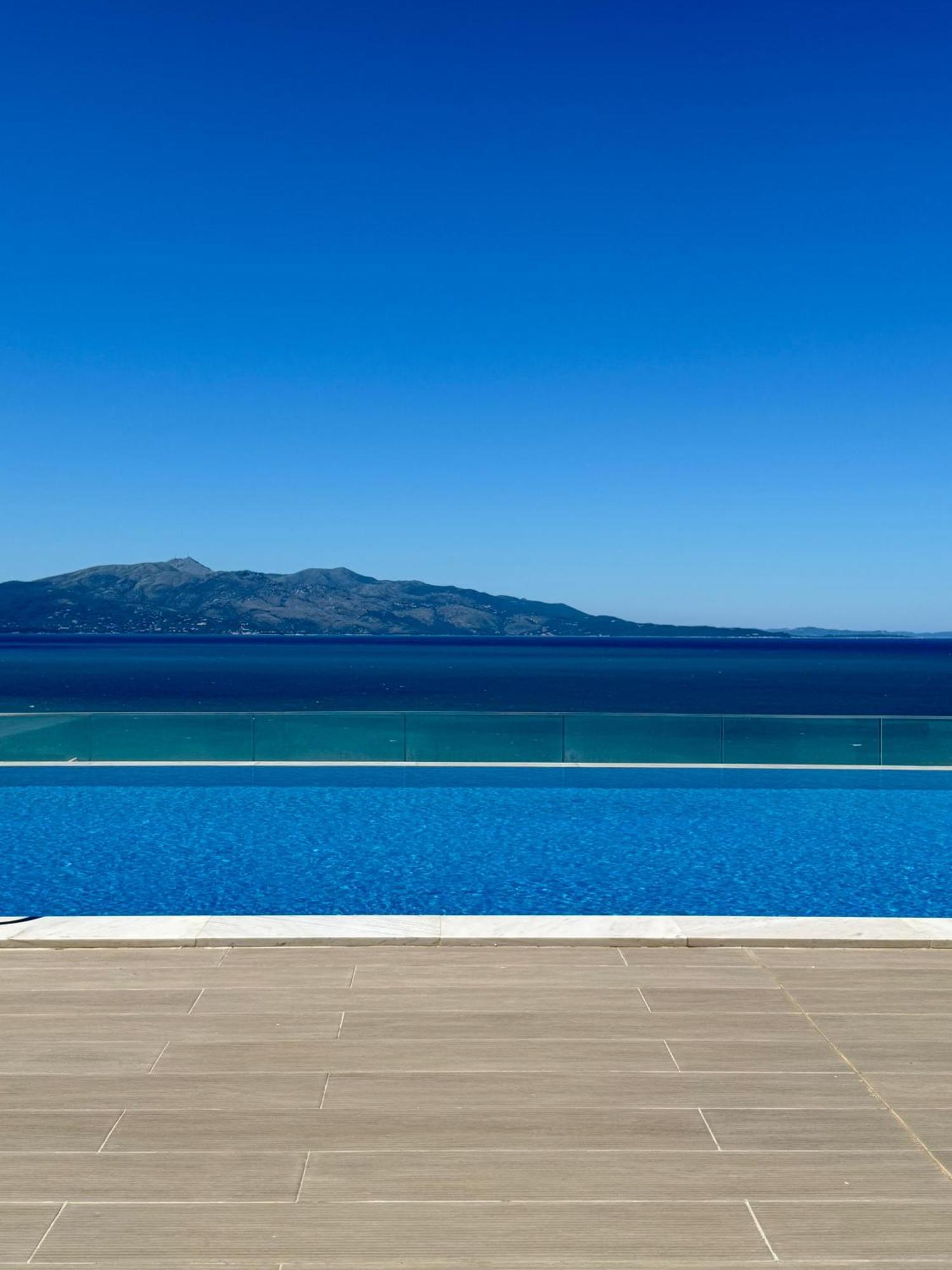The Queen'S Lion Premium Hotel Sarandë Esterno foto