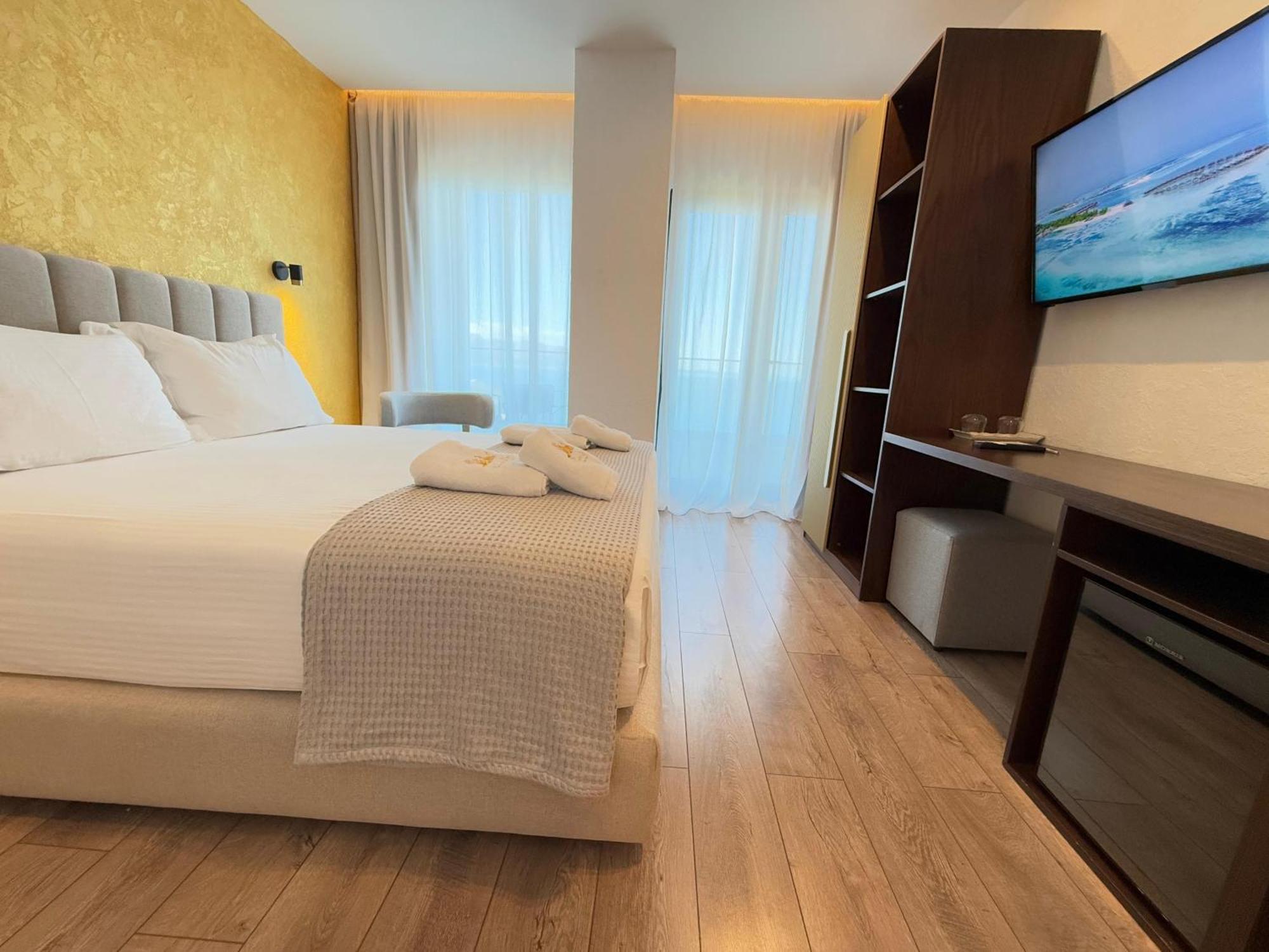 The Queen'S Lion Premium Hotel Sarandë Esterno foto